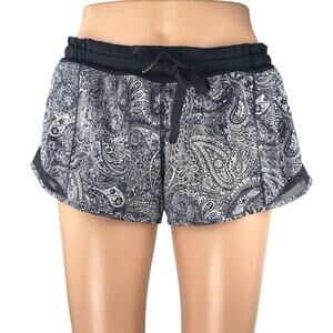 Lululemon Hotty Hot Womens Black White Paisley Running Athletic Shorts Size 8